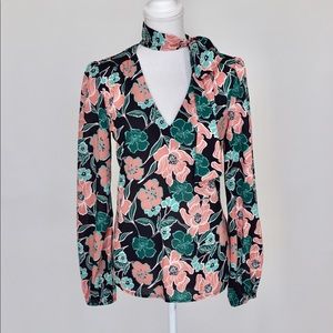 V neck floral blouse.